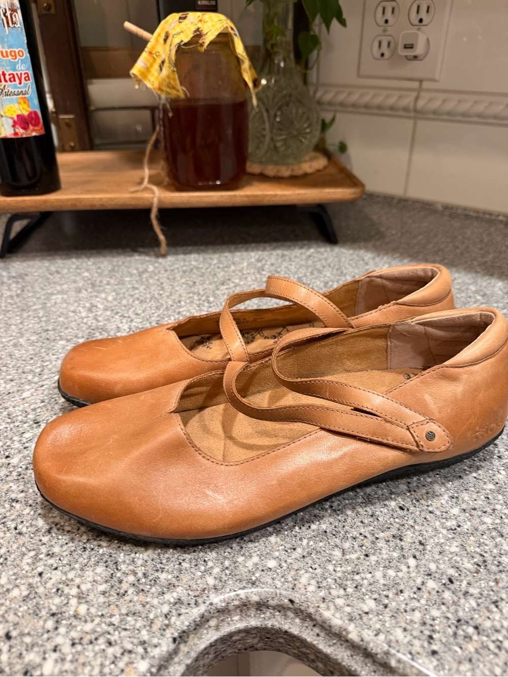 Taos Banter Leather Mary Jane Flats Shoes Caramel Brown Womens Size 10